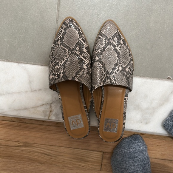 NWOT DV Dolce Vita “Imalia” slides - Picture 5 of 5